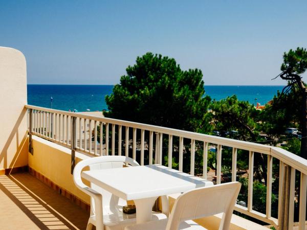 Plage des Pins : photo 5 de la chambre chambre double ou lits jumeaux confort avec balcon