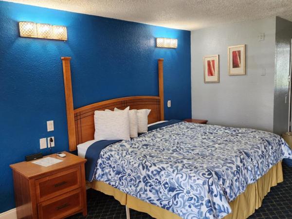 Regency Inn - Fort Sam Houston : photo 3 de la chambre chambre lit queen-size