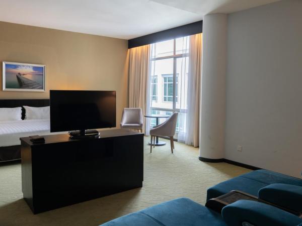 Pan Borneo Hotel Kota Kinabalu : photo 3 de la chambre executive suite with complimentary airport shuttle