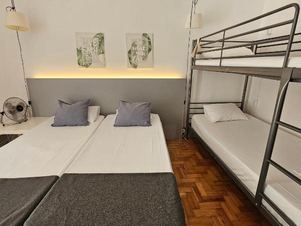 Castilho 63 Hostel & Suites : photo 9 de la chambre chambre quadruple avec salle de bains privative