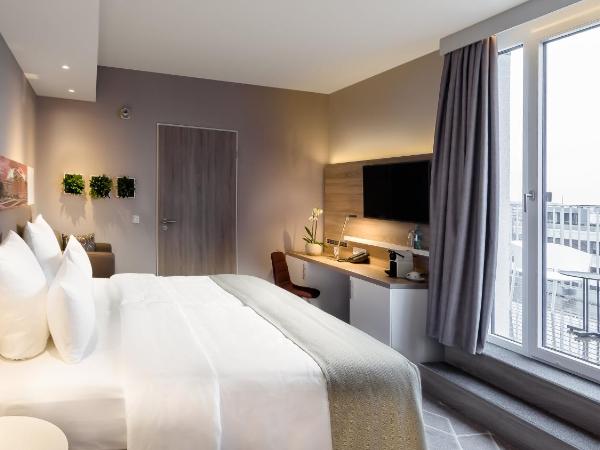 Holiday Inn Munich - City East, an IHG Hotel : photo 6 de la chambre premium room with terrace and queen bed