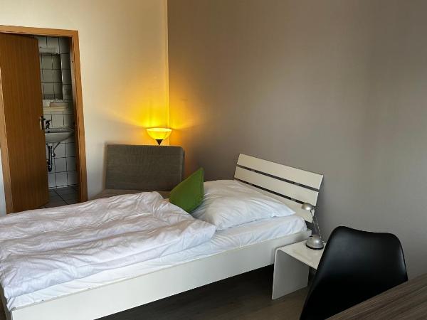 Messe Motel Laatzen : photo 2 de la chambre chambre simple
