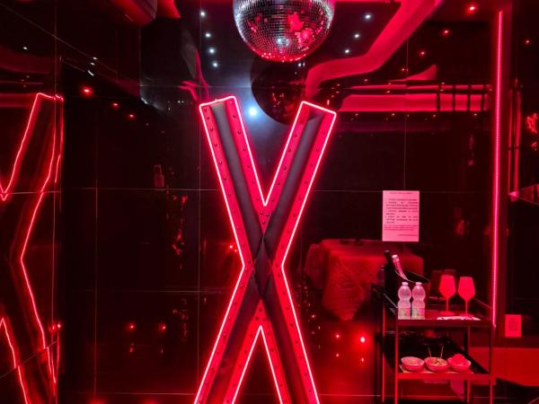 Albicocche House Catania : photo 1 de la chambre suite avec jacuzzi