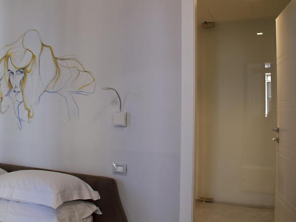 Piazza Castello Suite : photo 7 de la chambre suite deluxe avec balcon