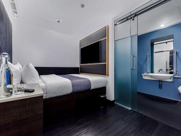 The Z Hotel Holborn : photo 3 de la chambre hébergement lit queen-size intérieur z pour personnes à mobilité réduite (sans fenêtre)