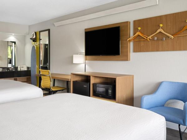 Days Inn by Wyndham Columbus Worthington : photo 6 de la chambre chambre 2 lits queen-size - non-fumeurs