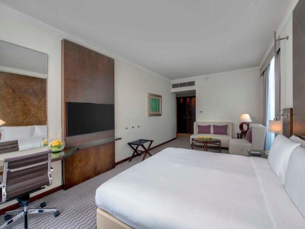 Media Rotana Dubai : photo 7 de la chambre chambre lit king-size spacieuse