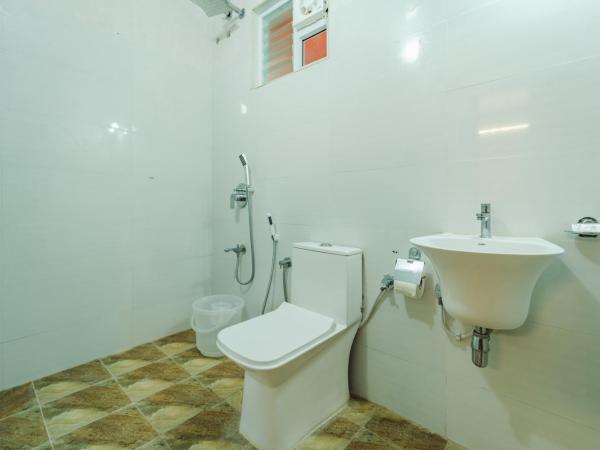 The Suites : photo 7 de la chambre chambre triple avec balcon