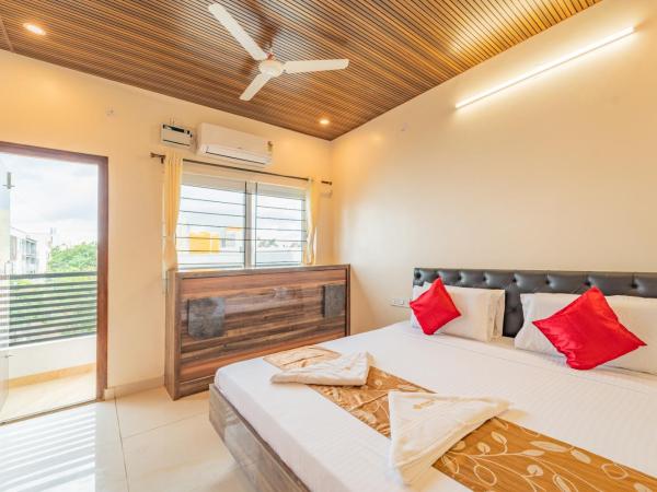 The Suites : photo 3 de la chambre chambre triple avec balcon