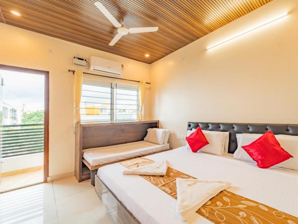 The Suites : photo 4 de la chambre chambre triple avec balcon