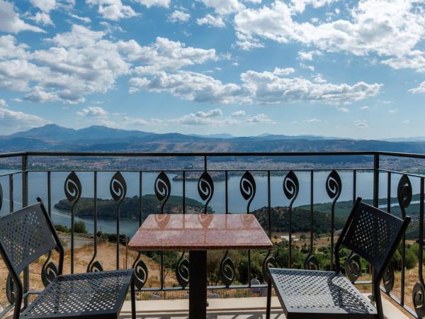 The View Hotel : photo 8 de la chambre chambre double ou lits jumeaux deluxe - vue sur lac