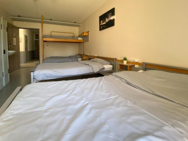 Auberge de Jeunesse HI Strasbourg 2 Rives : photo 2 de la chambre chambre quadruple - accessible aux personnes à mobilité réduite