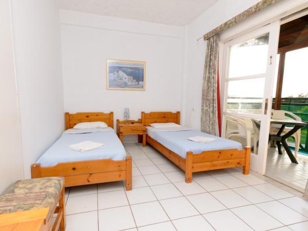 Classic Apartments : photo 7 de la chambre appartement 1 chambre supérieur avec vue latérale sur la mer