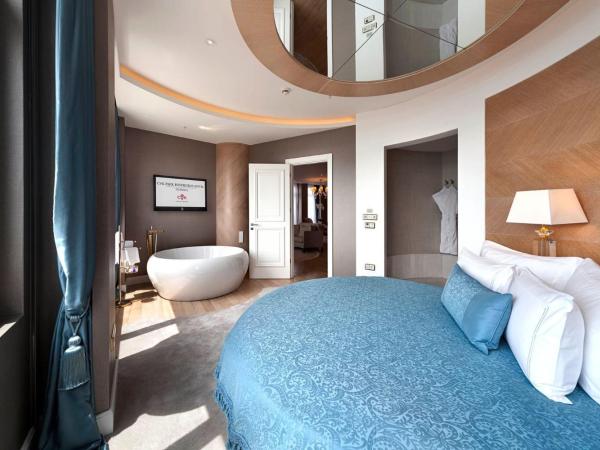 CVK Park Bosphorus Hotel Istanbul : photo 4 de la chambre suite d'angle - vue sur bosphore - accès au salon