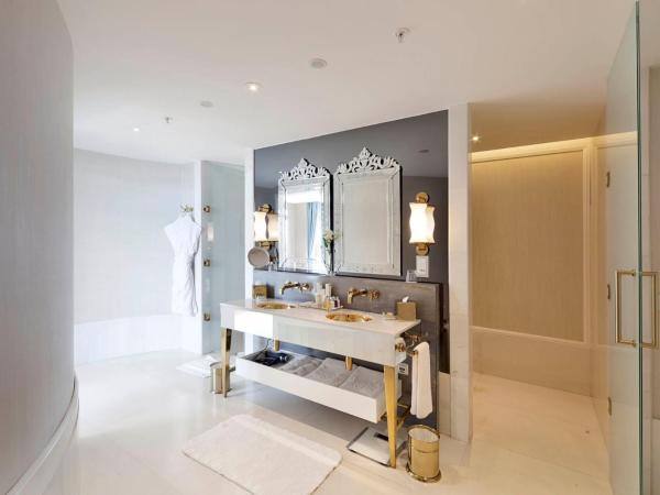 CVK Park Bosphorus Hotel Istanbul : photo 5 de la chambre suite d'angle - vue sur bosphore - accès au salon