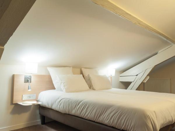 Brit Hotel Mâcon Centre Gare : photo 2 de la chambre chambre double confort mansardée