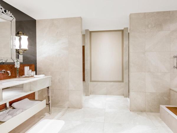 CVK Park Bosphorus Hotel Istanbul : photo 8 de la chambre suite de luxe avec accès au salon - vue sur ville