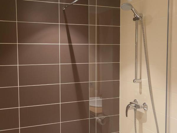 Brit Hotel Mâcon Centre Gare : photo 1 de la chambre chambre double cosy