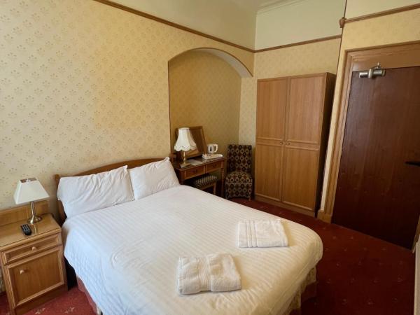 Butlers Guest House : photo 1 de la chambre chambre double avec salle de bains commune