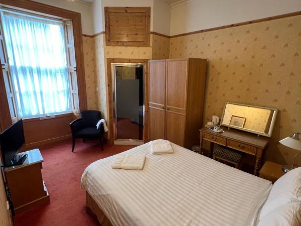 Butlers Guest House : photo 5 de la chambre chambre double avec salle de bains privative