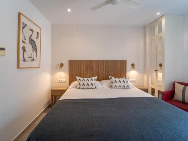 La Siesta de Picasso : photo 3 de la chambre chambre double avec balcon