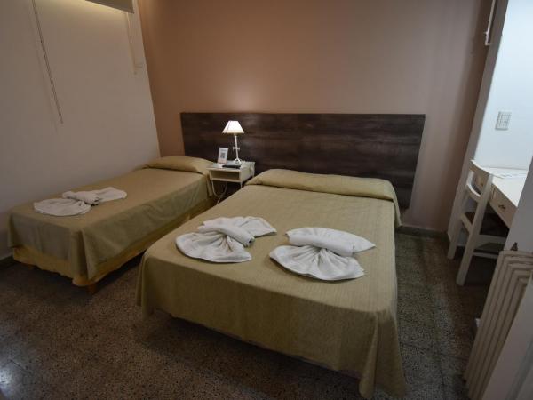 Hotel Plaza : photo 2 de la chambre chambre triple standard