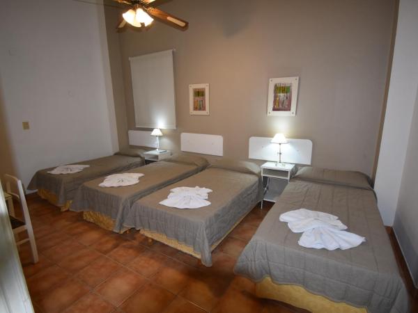 Hotel Plaza : photo 3 de la chambre chambre quadruple standard