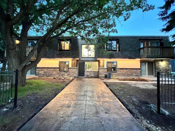 Morden Newly Renovated 1br Flats, Walk To Whyte : photo 2 de la chambre maison de vacances