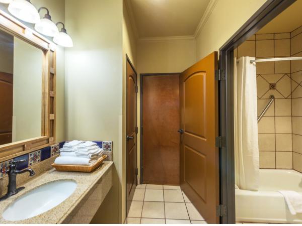 La Hacienda Inn : photo 6 de la chambre chambre standard avec 2 lits doubles-non-fumeurs