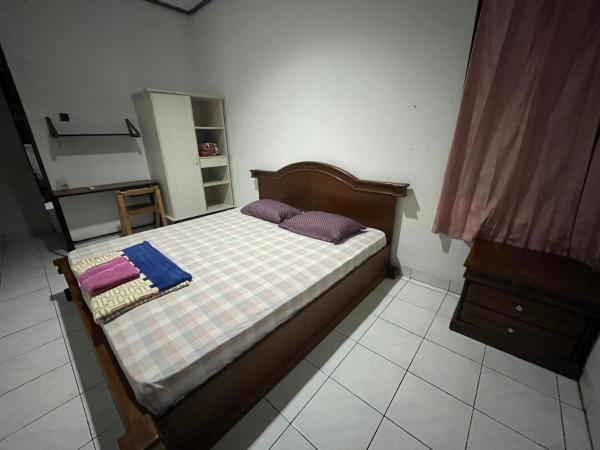 SPOT ON 94142 Al Fatih Residence Syariah 2 : photo 4 de la chambre chambre double deluxe