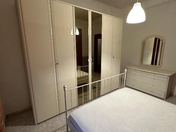Affittacamere Torino - Private Rooms - h24 Self check-in : photo 2 de la chambre chambre double avec salle de bains commune