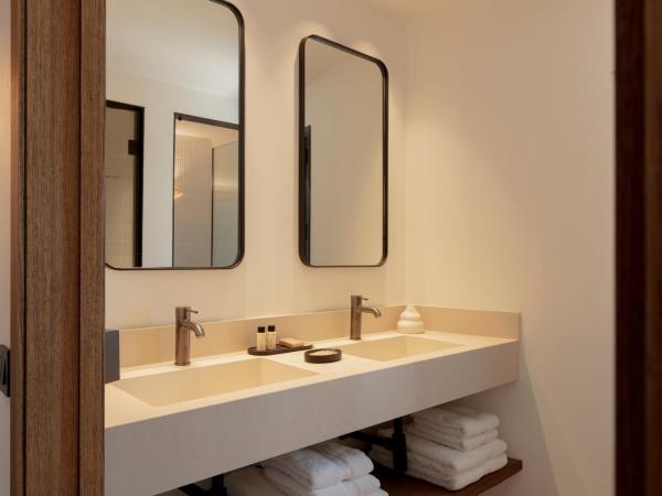 Elisabeth by the Sea Hotel : photo 2 de la chambre chambre familiale - vue latérale sur mer