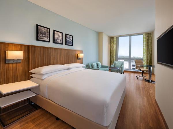 Fairfield by Marriott Agra : photo 3 de la chambre premium king room with taj view & 24 hrs flexible check-in/check-out, 20% off on food & beverages and 2 pieces of ironing daily
