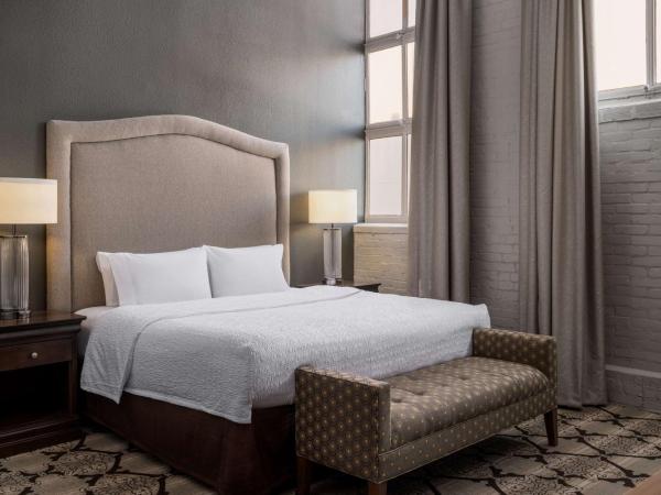 Hampton Inn and Suites New Orleans Convention Center : photo 2 de la chambre studio lit king-size - non-fumeurs