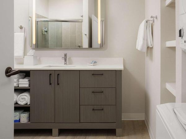 WaterWalk Extended Stay by Wyndham Jacksonville Deerwood Pk : photo 5 de la chambre one bedroom suite hearing accessible - king bed