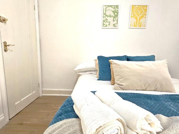 Luxurious Guesthouse Accommodation for Professionals and Students near Cardiff City Centre : photo 5 de la chambre chambre double avec salle de bains commune