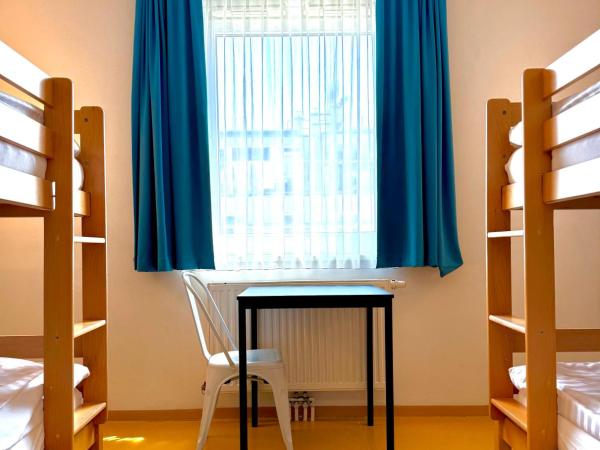 A&T Hotel & Hostel : photo 1 de la chambre lit simple dans un dortoir de 4 lits réservé aux femmes