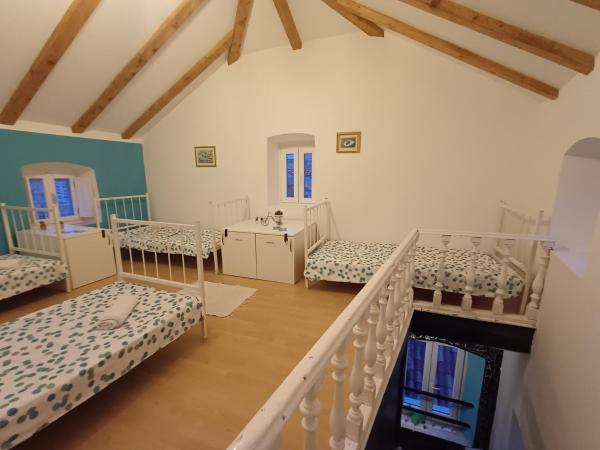 City Walls Hostel : photo 4 de la chambre lit dans dortoir mixte de 4 lits