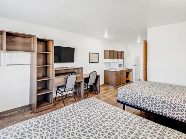 WoodSpring Suites Austin North I-35 : photo 2 de la chambre double suite with two double beds and tub - disability access/non smoking