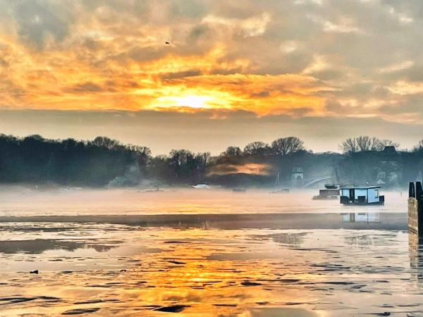 Traum am Wasser - romantische Erholung in Berlin : photo 1 de la chambre mobile home