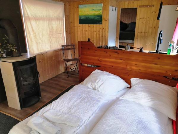 Traum am Wasser - romantische Erholung in Berlin : photo 3 de la chambre mobile home