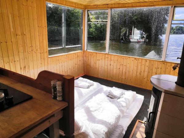 Traum am Wasser - romantische Erholung in Berlin : photo 6 de la chambre mobile home