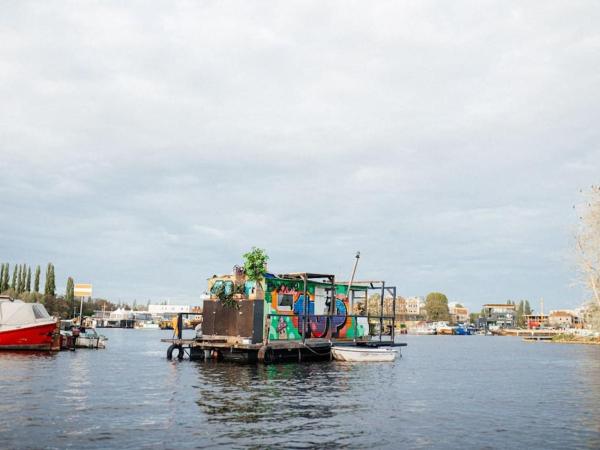 Traum am Wasser - romantische Erholung in Berlin : photo 10 de la chambre mobile home