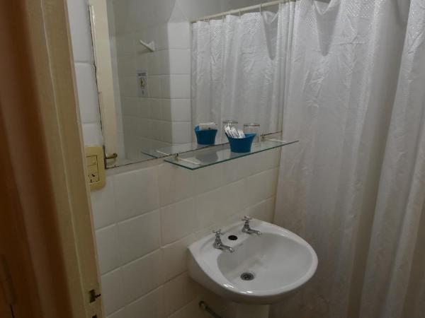 Hotel Plaza : photo 8 de la chambre chambre lits jumeaux