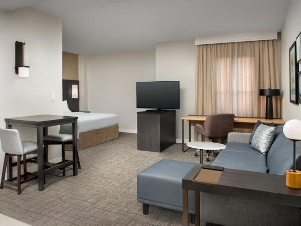 Residence Inn by Marriott Phoenix Airport : photo 4 de la chambre  studio lit king-size avec canapé-lit