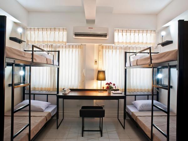 G9bangkok : photo 1 de la chambre chambre quadruple avec salle de bains