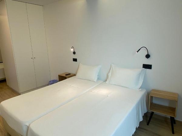 Enjoy Viana - Guest House : photo 3 de la chambre chambre quadruple Économique