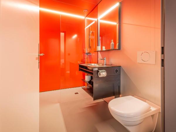 NEW OPENING 2022 - Los Lorentes Hotel Bern City : photo 5 de la chambre chambre lits jumeaux avec kitchenette - vue sur cour