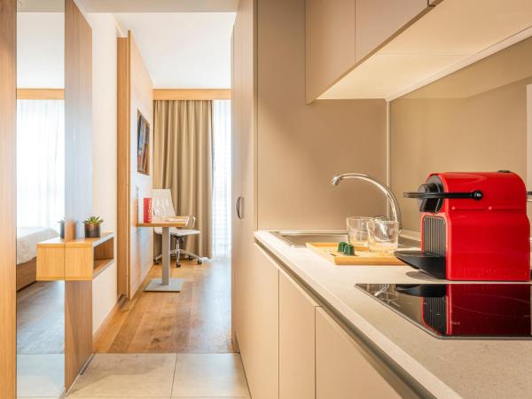 NEW OPENING 2022 - Los Lorentes Hotel Bern City : photo 10 de la chambre deux chambres doubles supérieures communicantes avec kitchenette