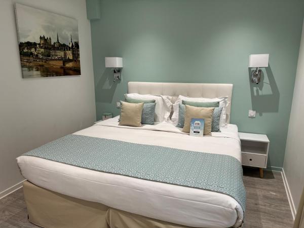 Kyriad Saumur Hyper Centre Hôtel Appartements et SPA soins Sothys Paris : photo 6 de la chambre appartement